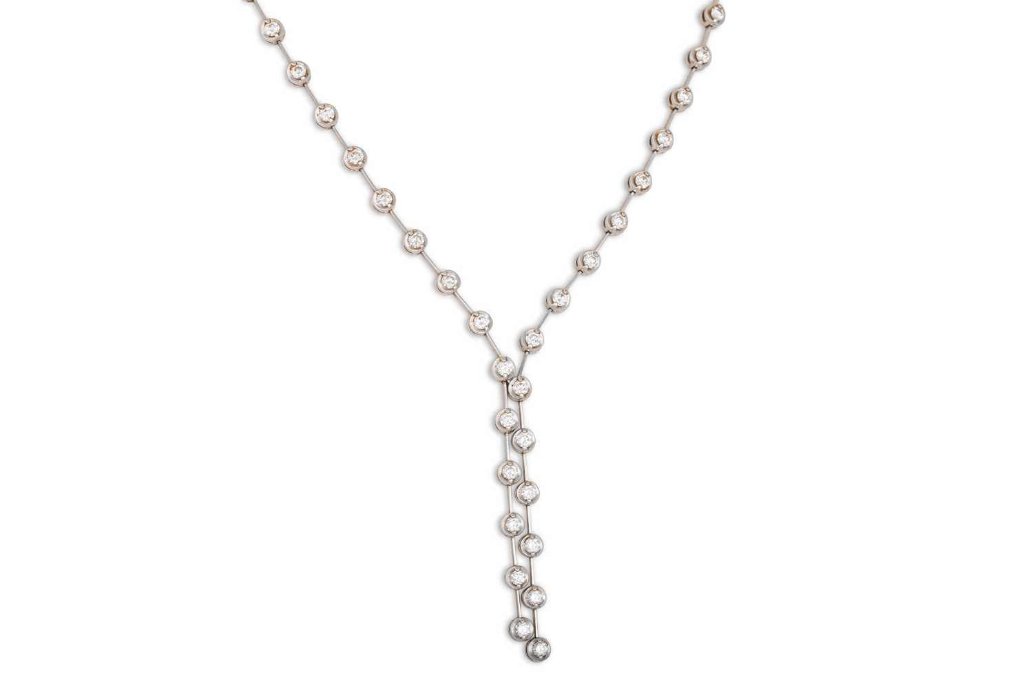 Lot 35 - A DIAMOND NECKLACE, mounted in 18ct white gold,...