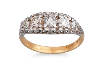 Lot 227 - A FIVE STONE DIAMOND RING, the brilliant cut...