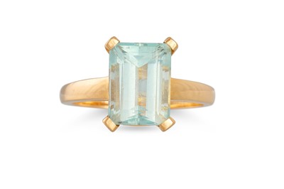 Lot 230 - AN AQUAMARINE SINGLE STONE RING, mounted in...