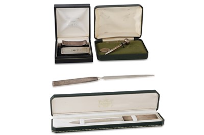 Lot 265 - A COLLECTION OF SILVER ITEMS, letter opener,...