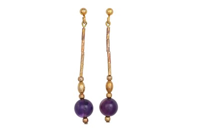 Lot 34 - A PAIR OF AMETHYST AND GOLD DROP EARRINGS, of...