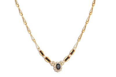 Lot 67 - A DIAMOND AND SAPPHIRE NECKLACE, the sapphire...