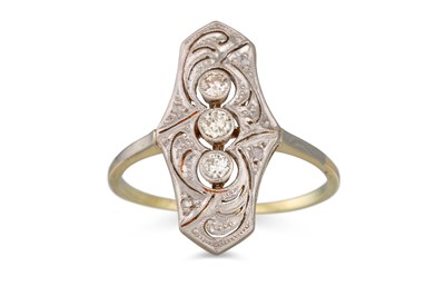 Lot 135 - A DIAMOND PLAQUE RING, set with old and rose...