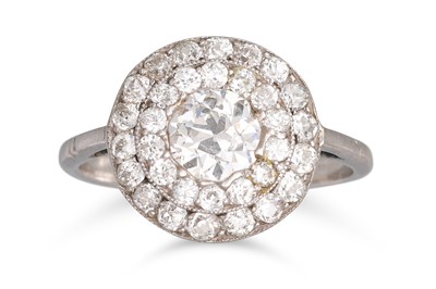 Lot 164 - AN EARLY 20TH CENTURY DIAMOND CLUSTER RING,...