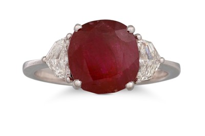 Lot 151 - A RUBY AND DIAMOND RING, the cushion cut ruby...