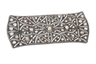 Lot 157 - A VINTAGE DIAMOND SET BROOCH, of openwork...