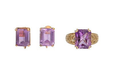 Lot 429 - AN AMETHYST RING, mounted in 9ct gold,...