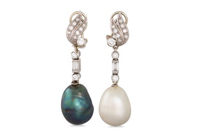 Lot 116 - A PAIR OF VINTAGE SOUTH SEA, TAHITIAN PEARL...