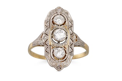 Lot 169 - A DIAMOND PLAQUE RING, set with old and rose...