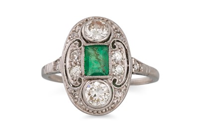 Lot 172 - AN EMERALD AND DIAMOND OVAL PLAQUE RING, set...