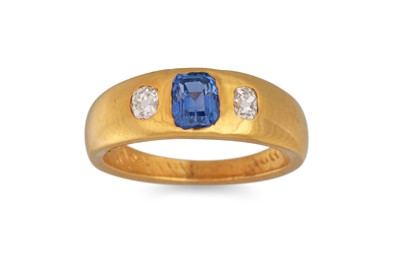 Lot 173 - AN ANTIQUE SAPPHIRE AND DIAMOND RING, inset...