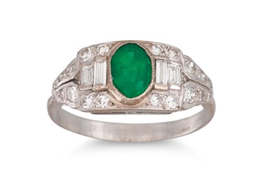 Lot 224 - AN EMERALD AND DIAMOND RING, the oval emerald...