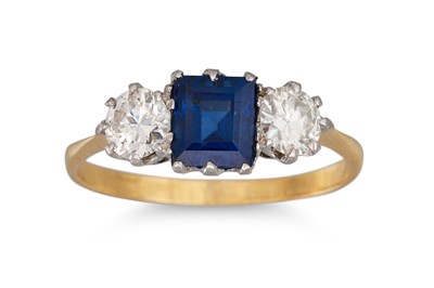 Lot 229 - A SAPPHIRE AND DIAMOND RING, the rectangular...