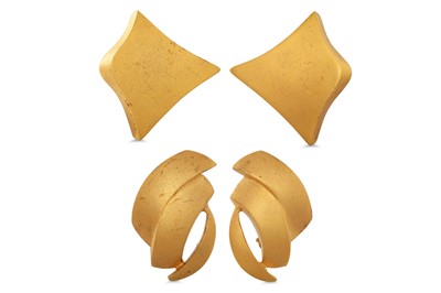 Lot 70 - TWO PAIRS OF VINTAGE GOLD TONED EARRINGS, clip on