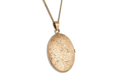 Lot 47 - A 14CT GOLD LOCKET & CHAIN, the locket of oval...
