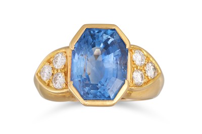 Lot 324 - A SAPPHIRE AND DIAMOND RING, the octagonal...