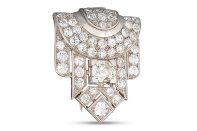 Lot 331 - AN ART DECO DIAMOND SET CLIP BROOCH, of...