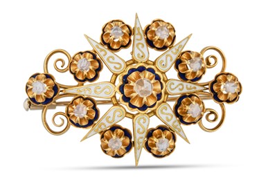 Lot 335 - A DIAMOND AND EMERALD BROOCH, of star burst...