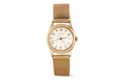 Lot 363 - A GENT'S VINTAGE GOLD WRISTWATCH, the face...