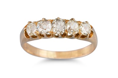 Lot 170 - A FIVE STONE DIAMOND RING, the old cut...