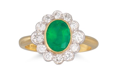 Lot 171 - AN EMERALD AND DIAMOND CLUSTER RING, the oval...