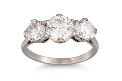 Lot 200 - A THREE STONE DIAMOND RING, the brilliant cut...