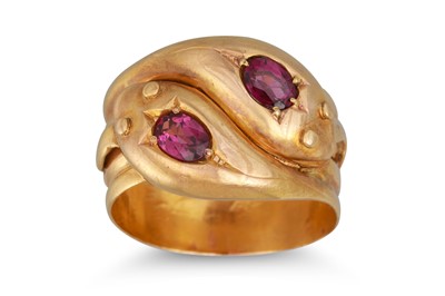 Lot 209 - AN ANTIQUE 18CT GOLD DOUBLE SNAKE RING, gem...