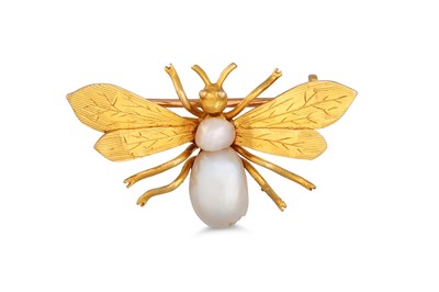 Lot 293 - AN ANTIQUE 15CT GOLD AND PEARL BROOCH,...