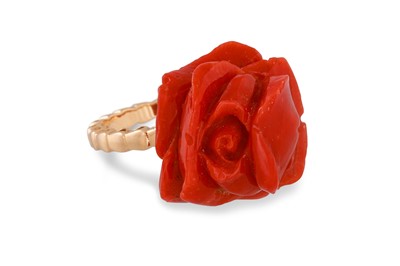 Lot 254 - A MEDITERRANEAN CORAL AND GOLD RING, the ring...