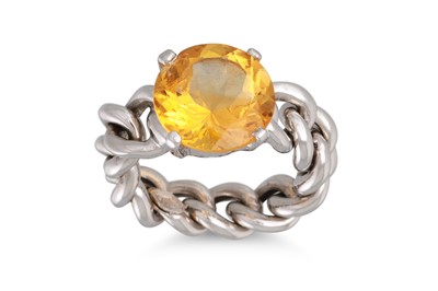 Lot 255 - A CITRINE AND GOLD RING, the circular citrine...