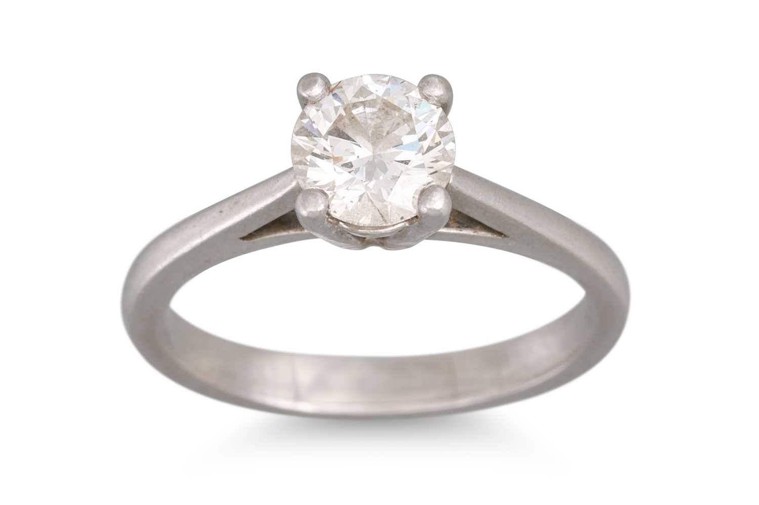 Lot 85 - A DIAMOND SOLITAIRE RING, the round brilliant...