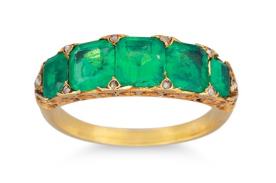 Lot 339 - A FIVE STONE EMERALD RING, set with graduated...