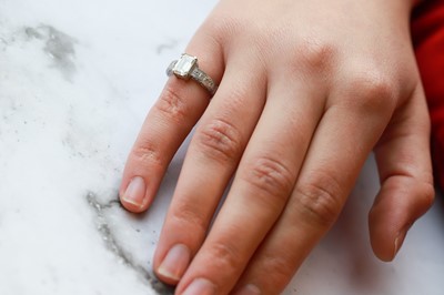 Lot 277 - A DIAMOND SOLITAIRE RING, the emerald cut...