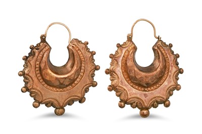 Lot 93 - A PAIR OF GYPSY STYLE EARRINGS, 5 g. (repair...