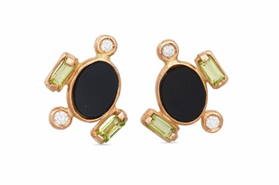 Lot 311 - A PAIR OF DIAMOND, ONYX AND PERIDOT EARRINGS,...