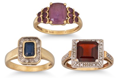 Lot 265 - A COLLECTION OF THREE STONE SET DRESS RINGS,...