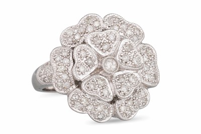 Lot 400 - A DIAMOND FLOWER CLUSTER RING, mounted in 14ct...