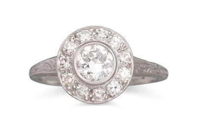 Lot 404 - A DIAMOND CLUSTER RING, mounted in...