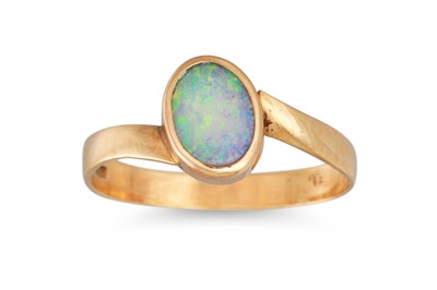 Lot 336 - A 9CT GOLD OPAL RING, size P