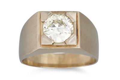 Lot 366 - A VINTAGE OLD CUT DIAMOND RING, mounted in...