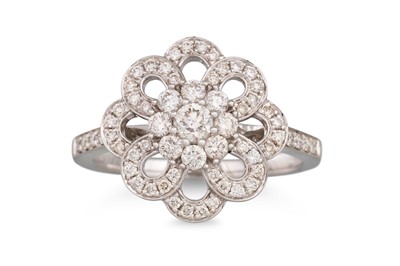 Lot 283 - A DIAMOND FLOWER CLUSTER RING, mounted in 18ct...