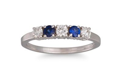 Lot 285 - A FIVE STONE DIAMOND AND SAPPHIRE RING,...