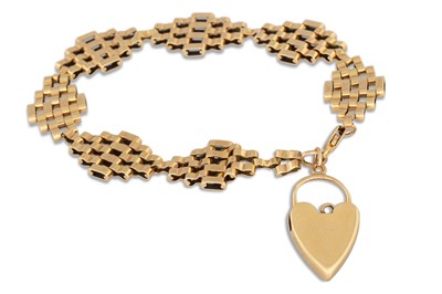 Lot 161 - A 9CT GOLD GATE BRACELET, with padlock clasp,...