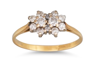 Lot 163 - A DIAMOND CLUSTER RING, mounted in yellow gold....