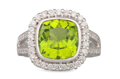 Lot 36 - A PERIDOT AND DIAMOND CLUSTER RING, mounted in...