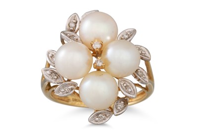 Lot 38 - A DIAMOND AND PEARL CLUSTER RING, the four...