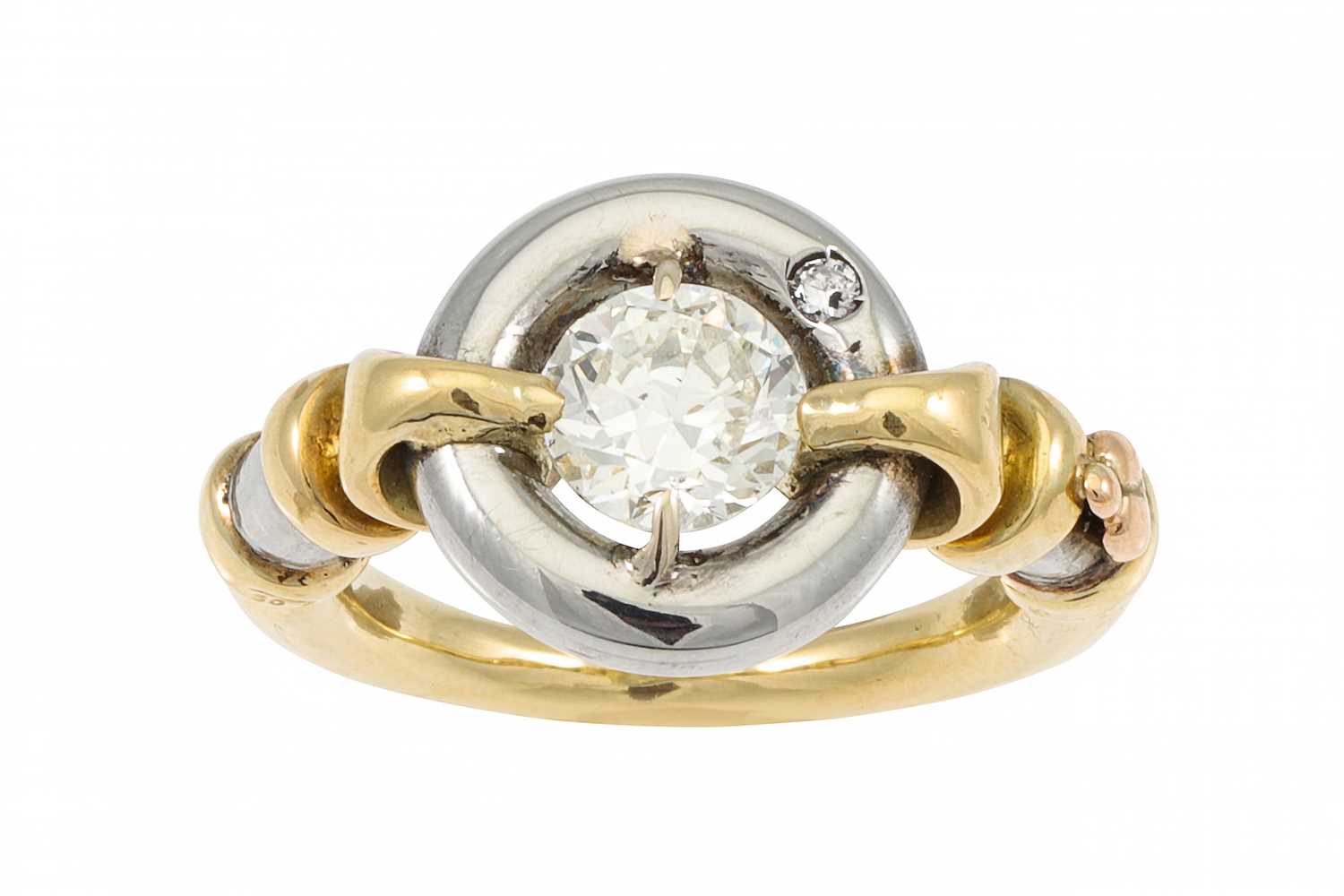Lot 204 - A VINTAGE DIAMOND SOLITAIRE RING, the old cut...