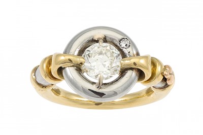 Lot 204 - A VINTAGE DIAMOND SOLITAIRE RING, the old cut...