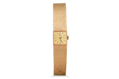 Lot 495 - A 9CT GOLD TISSOT LADY'S WATCH, mesh strap