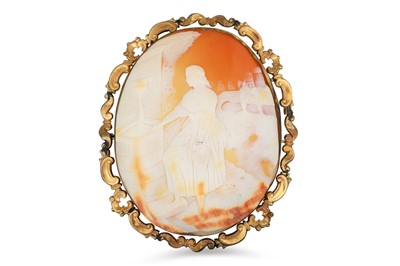 Lot 49 - A LARGE CAMEO BROOCH, mounted in gold
